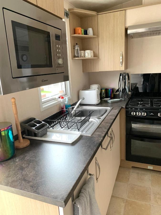 Mollys Retreat Pet Friendly Three Bed Caravan With Small Garden Newquay Bay Resort Quieter Area Of Park Esterno foto