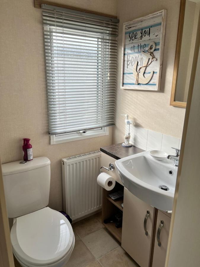Mollys Retreat Pet Friendly Three Bed Caravan With Small Garden Newquay Bay Resort Quieter Area Of Park Esterno foto