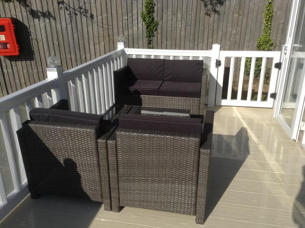Mollys Retreat Pet Friendly Three Bed Caravan With Small Garden Newquay Bay Resort Quieter Area Of Park Esterno foto