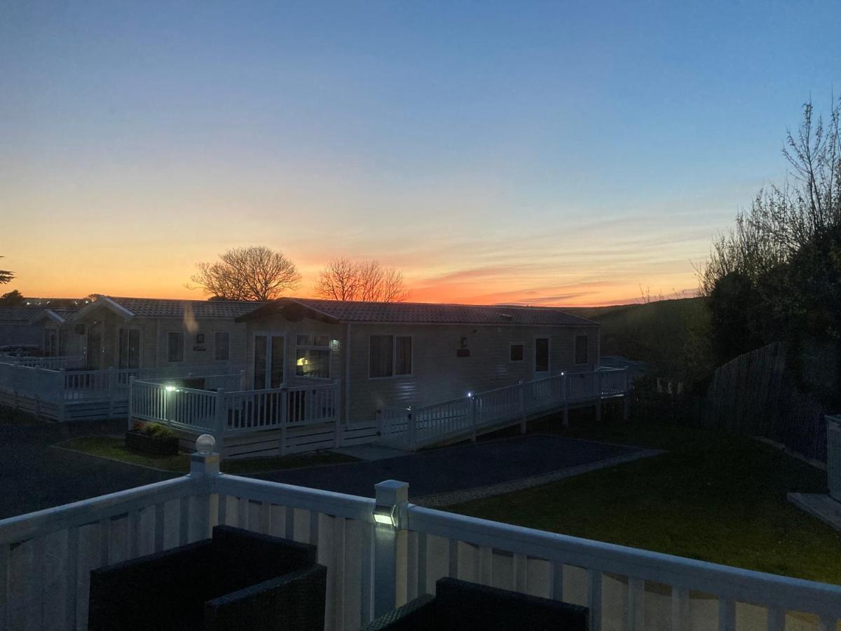 Mollys Retreat Pet Friendly Three Bed Caravan With Small Garden Newquay Bay Resort Quieter Area Of Park Esterno foto